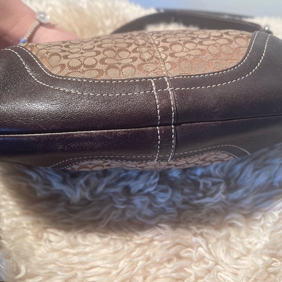 Coach Brown SoHo Small Signature Shoulder Bag and watching wristlet - Picture 3 of 9